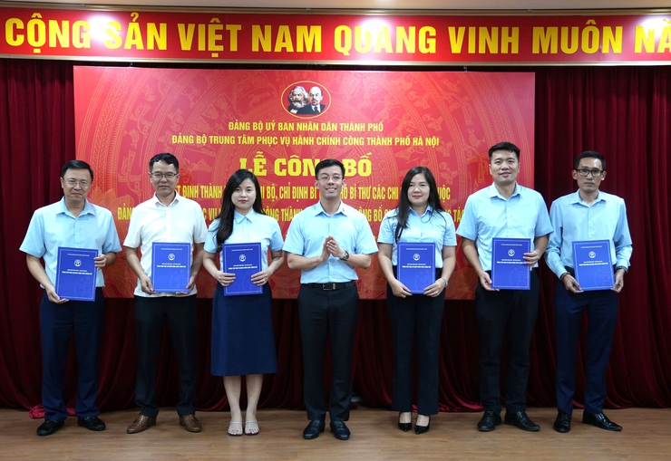 Công bố quyết định thành lập 18 Chi bộ trực thuộc Đảng bộ Trung tâm Phục vụ hành chính công thành phố Hà Nội- Ảnh 4.