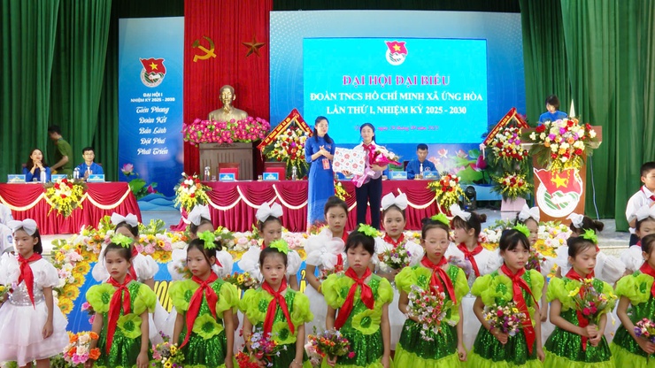 Tuổi trẻ Ứng Hòa bước vào nhiệm kỳ mới với tinh thần “Tiên phong – Đoàn kết – Bản lĩnh – Đột phá - Phát triển”.- Ảnh 10.