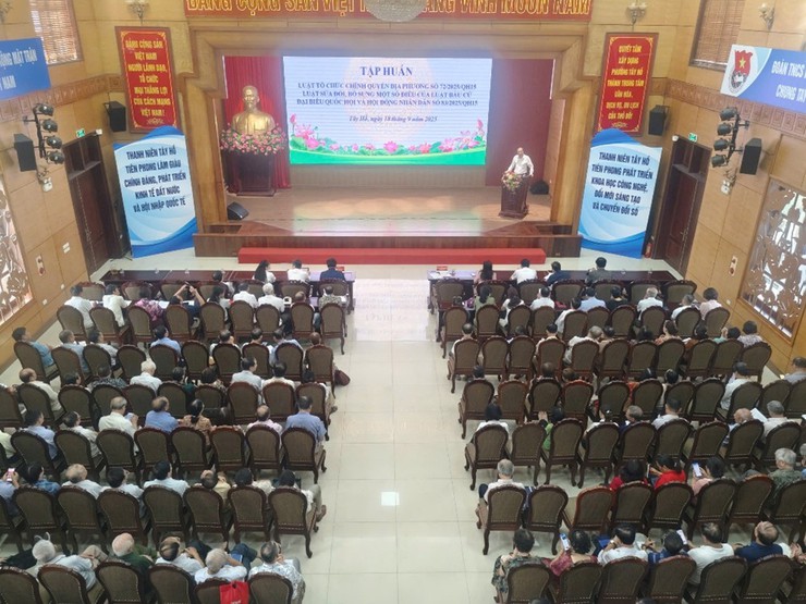 Phường Tây Hồ: Hội nghị tập huấn Luật tổ chức chính quyền địa phương và Luật sửa đổi, bổ sung một số điều của Luật Bầu cử đại biểu Quốc hội và Hội đồng nhân dân - Ảnh 1.