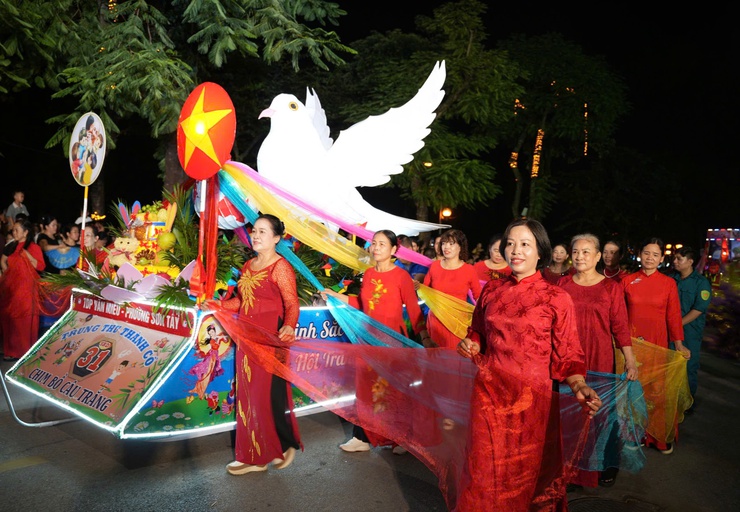 Sơn Tây rộn ràng Hội thi mô hình Đèn Trung thu (đợt 2) năm 2025- Ảnh 4.