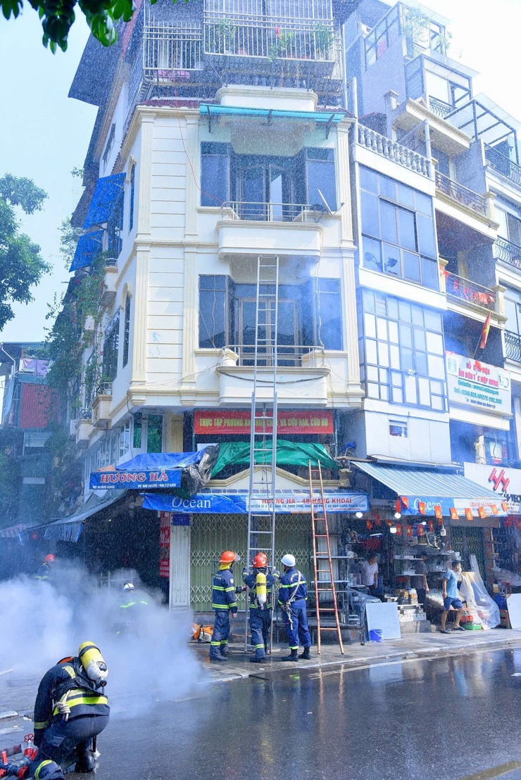 Ra mắt Tổ thường trực chữa cháy, cứu nạn cứu hộ tại phố đi bộ hồ Hoàn Kiếm và chợ đêm Đồng Xuân- Ảnh 12.