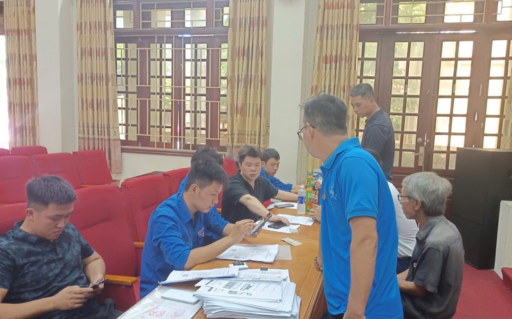 Tích cực hỗ trợ người dân sử dụng ứng dụng thuế điện tử để nộp phí đất phi nông nghiệp năm 2025 - Ảnh 2.