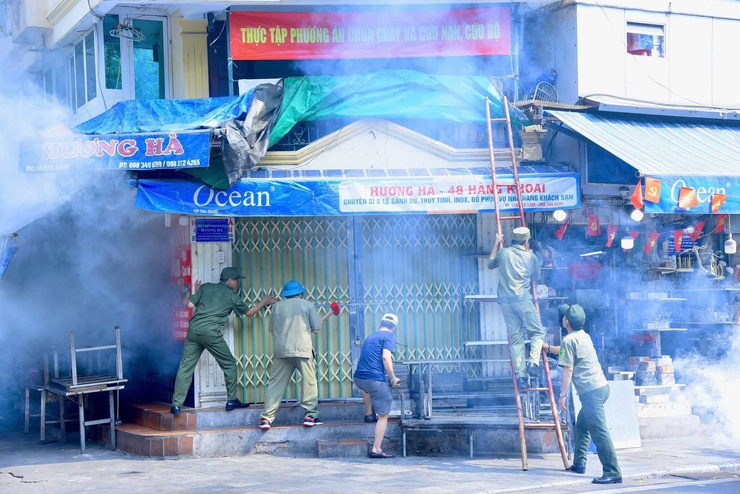 Ra mắt Tổ thường trực chữa cháy, cứu nạn cứu hộ tại phố đi bộ hồ Hoàn Kiếm và chợ đêm Đồng Xuân- Ảnh 10.