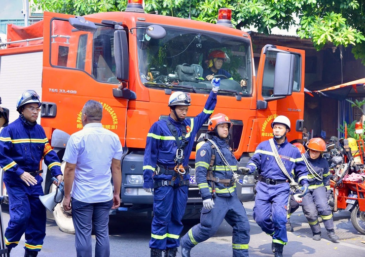 Ra mắt Tổ thường trực chữa cháy, cứu nạn cứu hộ tại phố đi bộ hồ Hoàn Kiếm và chợ đêm Đồng Xuân- Ảnh 11.