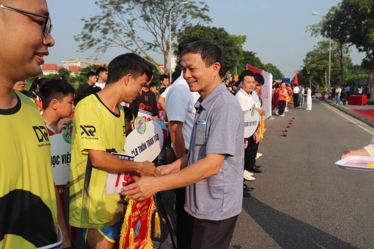 Tưng bừng chung kết giải chạy Báo Hà Nội Mới lần thứ 50 -Vì Hòa bình xã Thuận An- Ảnh 10.