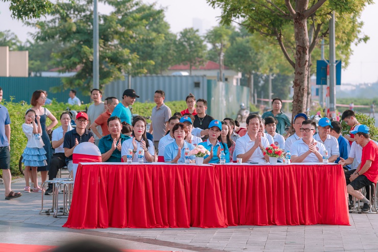 Sôi động Chung kết Giải chạy Báo Hànộimới mở rộng lần thứ 50 - Vì hoà bình phường Dương Nội năm 2025- Ảnh 2.