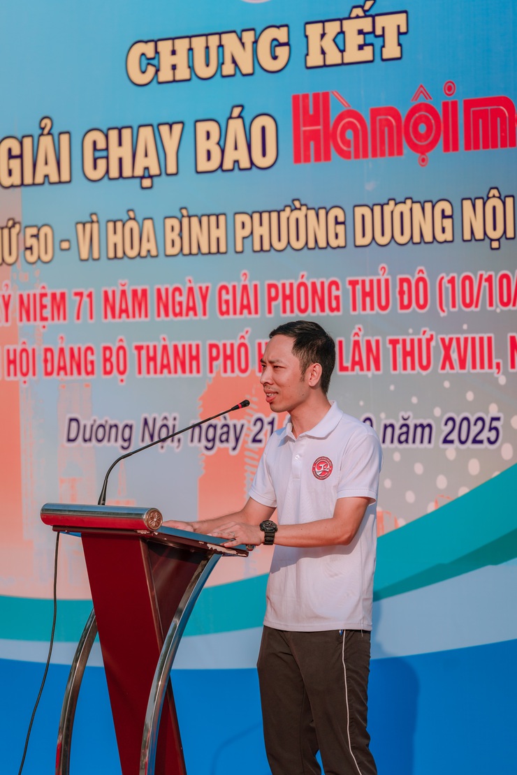 Sôi động Chung kết Giải chạy Báo Hànộimới mở rộng lần thứ 50 - Vì hoà bình phường Dương Nội năm 2025- Ảnh 9.