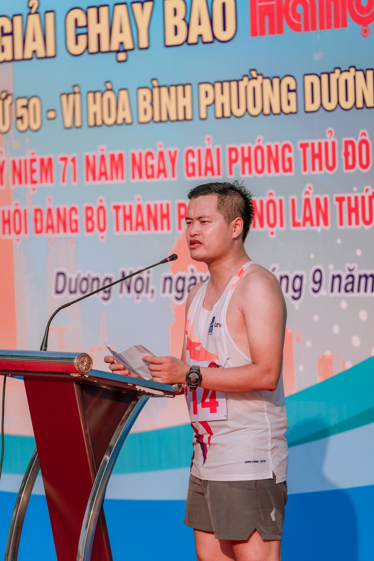 Sôi động Chung kết Giải chạy Báo Hànộimới mở rộng lần thứ 50 - Vì hoà bình phường Dương Nội năm 2025- Ảnh 8.
