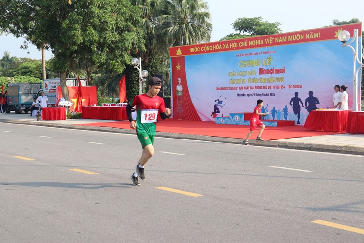 Tưng bừng chung kết giải chạy Báo Hà Nội Mới lần thứ 50 -Vì Hòa bình xã Thuận An- Ảnh 14.