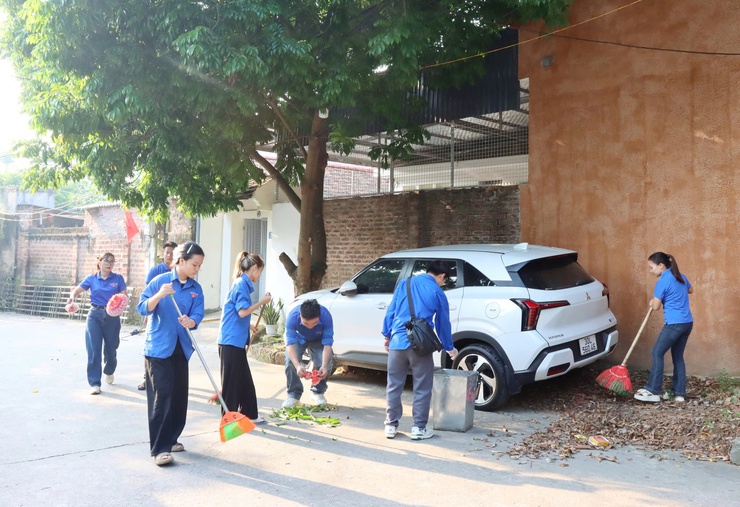 Phường Sơn Tây ra quân tổng vệ sinh môi trường tại di tích Làng cổ ở Đường Lâm- Ảnh 3.