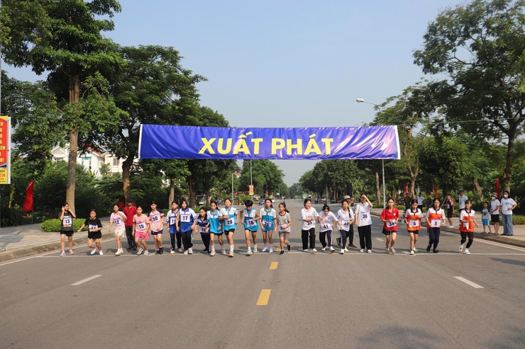 Tưng bừng chung kết giải chạy Báo Hà Nội Mới lần thứ 50 -Vì Hòa bình xã Thuận An- Ảnh 13.