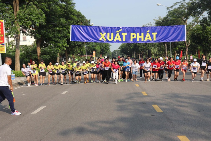 Tưng bừng chung kết giải chạy Báo Hà Nội Mới lần thứ 50 -Vì Hòa bình xã Thuận An- Ảnh 12.