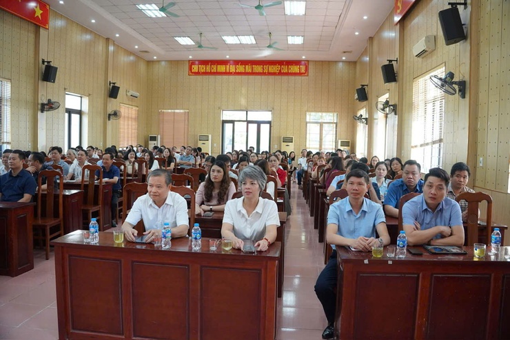 Các đồng chí lãnh đạo xã An Khánh dự Hội nghị toàn quốc quán triệt, triển khai thực hiện các Nghị quyết của Bộ chính trị- Ảnh 3.