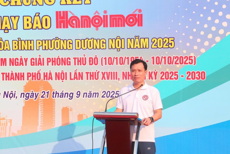 Sôi động Chung kết Giải chạy Báo Hànộimới mở rộng lần thứ 50 - Vì hoà bình phường Dương Nội năm 2025- Ảnh 4.