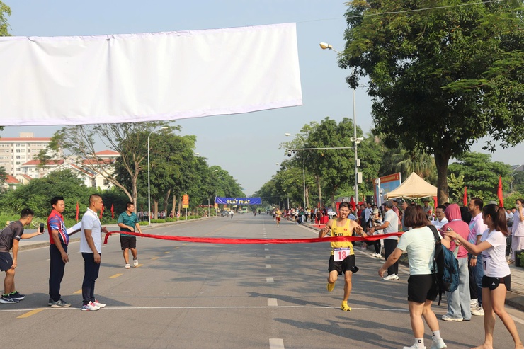 Tưng bừng chung kết giải chạy Báo Hà Nội Mới lần thứ 50 -Vì Hòa bình xã Thuận An- Ảnh 16.