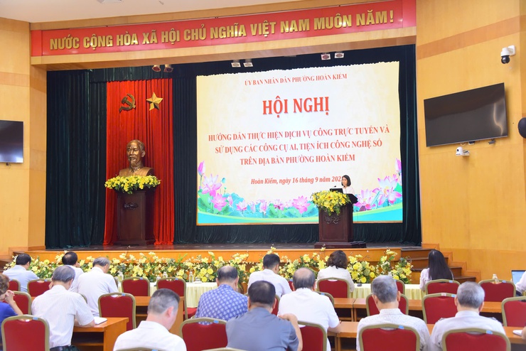 Hội nghị hướng dẫn thực hiện dịch vụ công trực tuyến và sử dụng các công cụ AI, tiện ích công nghệ số- Ảnh 6.