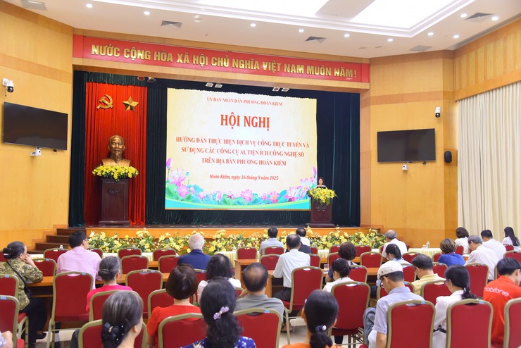 Hội nghị hướng dẫn thực hiện dịch vụ công trực tuyến và sử dụng các công cụ AI, tiện ích công nghệ số- Ảnh 1.