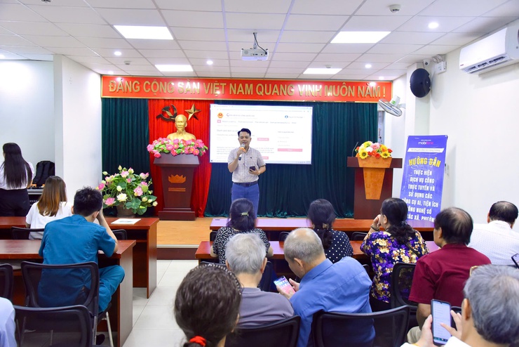 Hội nghị hướng dẫn thực hiện dịch vụ công trực tuyến và sử dụng các công cụ AI, tiện ích công nghệ số- Ảnh 15.