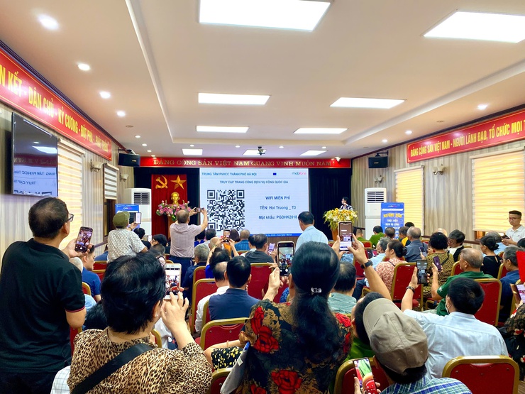 Hội nghị hướng dẫn thực hiện dịch vụ công trực tuyến và sử dụng các công cụ AI, tiện ích công nghệ số- Ảnh 16.