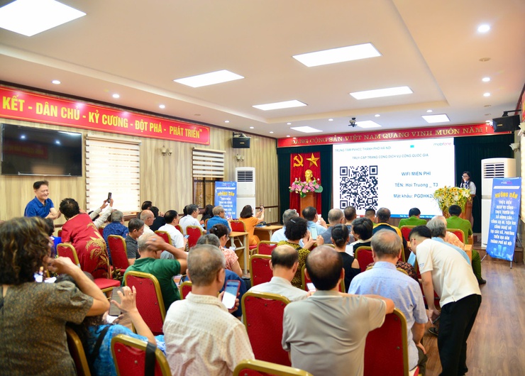 Hội nghị hướng dẫn thực hiện dịch vụ công trực tuyến và sử dụng các công cụ AI, tiện ích công nghệ số- Ảnh 18.