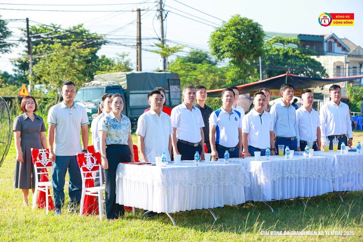 Xã Yên Bài khai mạc giải bóng đá nam thanh niên xã Yên Bài lần thứ nhất, năm 2025- Ảnh 1.