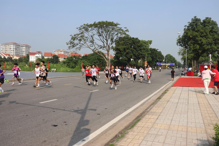 Tưng bừng chung kết giải chạy Báo Hà Nội Mới lần thứ 50 -Vì Hòa bình xã Thuận An- Ảnh 15.