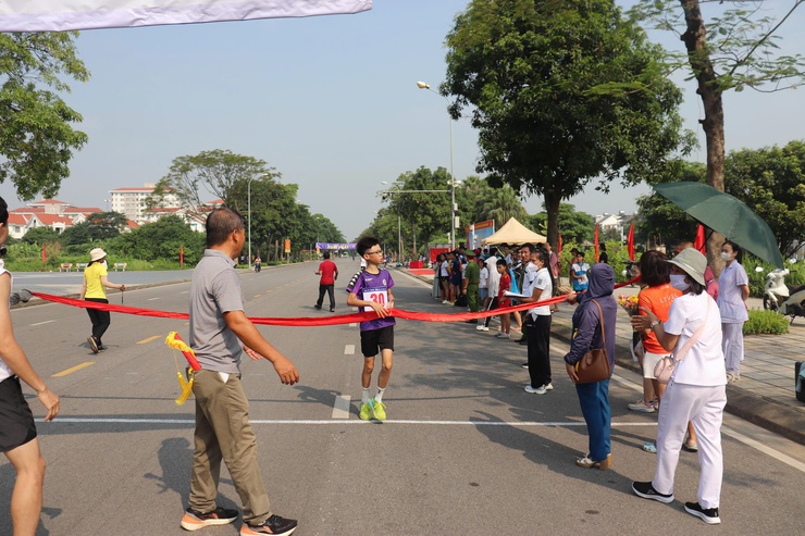 Tưng bừng chung kết giải chạy Báo Hà Nội Mới lần thứ 50 -Vì Hòa bình xã Thuận An- Ảnh 18.