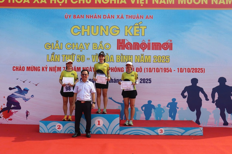 Tưng bừng chung kết giải chạy Báo Hà Nội Mới lần thứ 50 -Vì Hòa bình xã Thuận An- Ảnh 20.