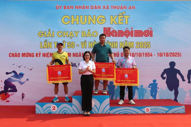 Tưng bừng chung kết giải chạy Báo Hà Nội Mới lần thứ 50 -Vì Hòa bình xã Thuận An- Ảnh 23.