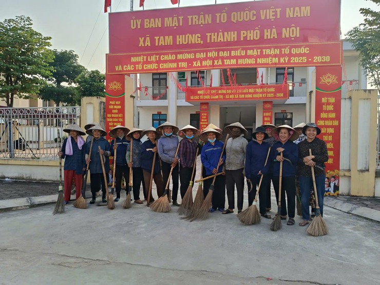 Hội Nông dân xã Tam Hưng ra quân vệ sinh môi trường chào mừng Đại hội MTTQ và các hội đoàn thể- Ảnh 8.