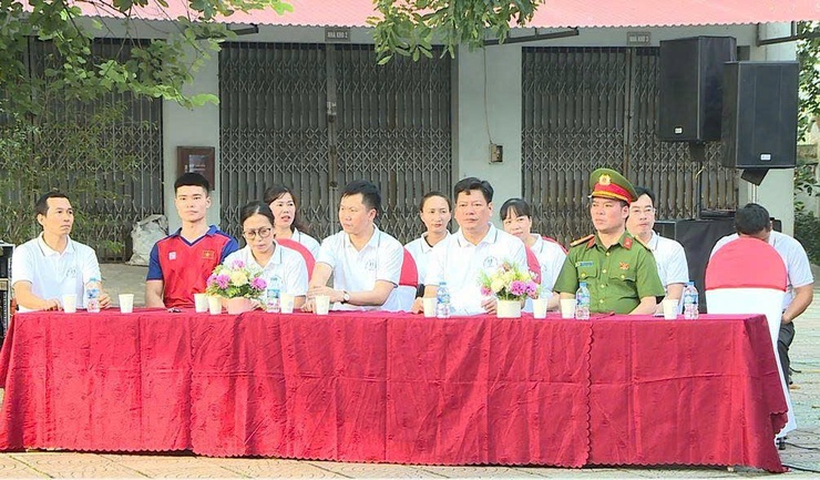 Gần 400 vận động viên tham gia Giải chạy Việt dã xã Phúc Thọ năm 2025- Ảnh 3.