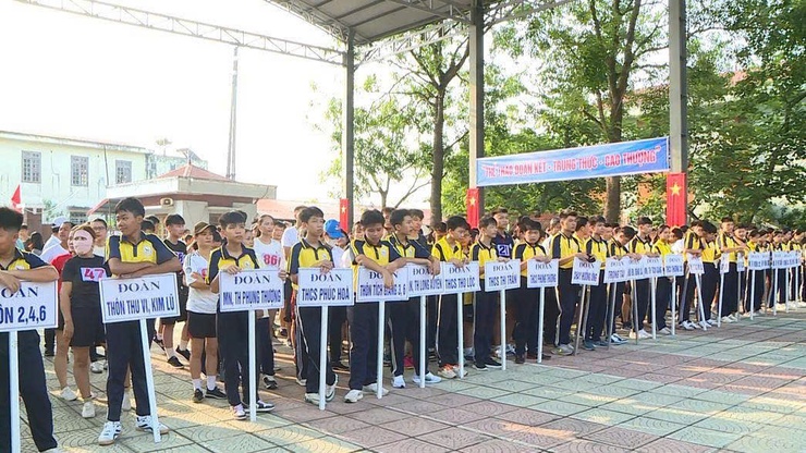 Gần 400 vận động viên tham gia Giải chạy Việt dã xã Phúc Thọ năm 2025- Ảnh 4.