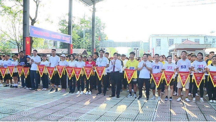 Gần 400 vận động viên tham gia Giải chạy Việt dã xã Phúc Thọ năm 2025- Ảnh 5.