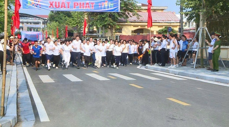 Gần 400 vận động viên tham gia Giải chạy Việt dã xã Phúc Thọ năm 2025- Ảnh 6.