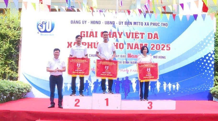 Gần 400 vận động viên tham gia Giải chạy Việt dã xã Phúc Thọ năm 2025- Ảnh 10.