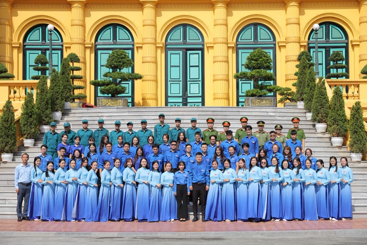 Đoàn TNCS Hồ Chí Minh phường Long Biên tổ chức lễ dâng hương, báo công tại Lăng Chủ tịch Hồ Chí Minh- Ảnh 6.