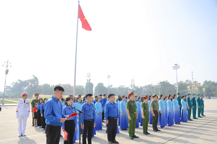 Đoàn TNCS Hồ Chí Minh phường Long Biên tổ chức lễ dâng hương, báo công tại Lăng Chủ tịch Hồ Chí Minh- Ảnh 4.