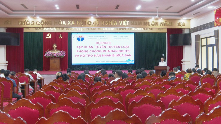 Hội nghị tập huấn, tuyên truyền phòng ngừa tội phạm mua bán người và hỗ trợ nạn nhân bị mua bán.- Ảnh 1.