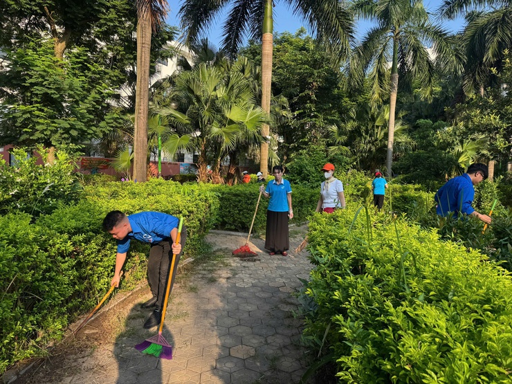 Ban Chỉ đạo 197 phường Đống Đa ra quân tổ chức đảm bảo trật tự đô thị, trật tự an toàn giao thông, vệ sinh môi trường trên địa bàn phường khu vực Vườn hoa, sân chơi 1-6; Vườn hoa sân chơi Trần Quang Diệu- Ảnh 1.