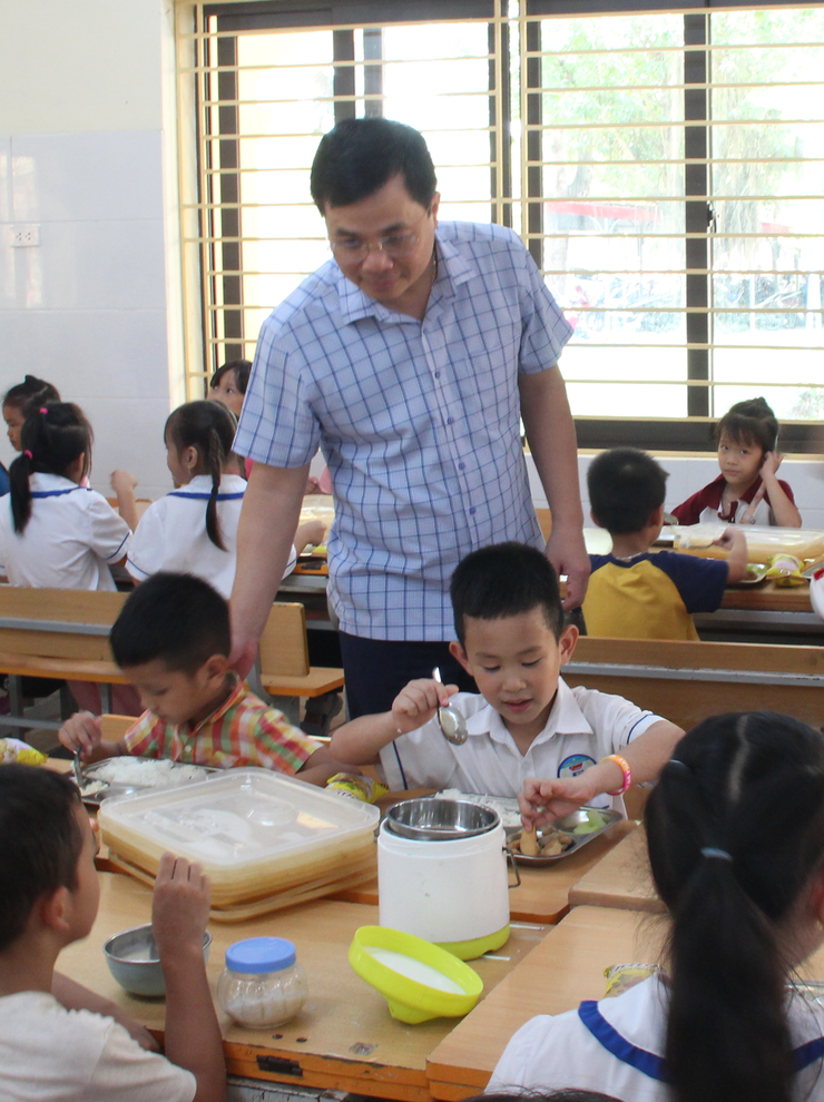 Tăng cường công tác đảm bảo bữa ăn bán trú cho học sinh- Ảnh 1.