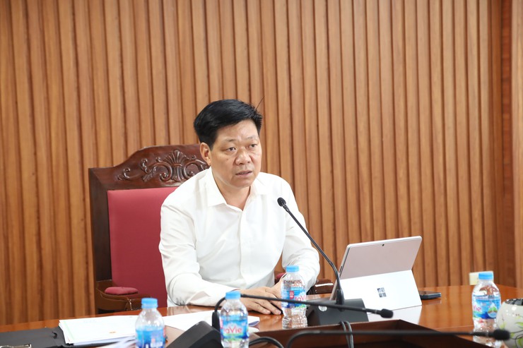Phó Chủ tịch UBND xã Quang Minh Phạm Anh Tuấn nghe báo cáo tiến độ triển khai một số dự án đầu tư công- Ảnh 4.