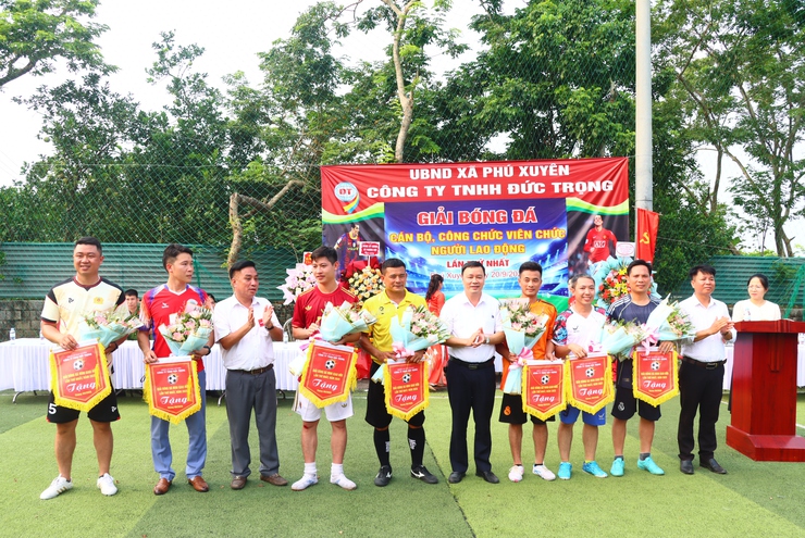 Khai mạc Giải bóng đá mini giao hữu lần thứ nhất năm 2025- Ảnh 3.