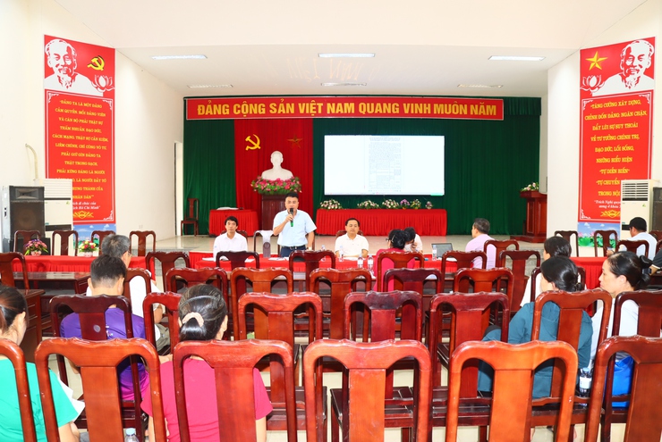 Hội nghị bàn giao thông báo thu hồi đất tại thôn Vạn Điểm- Ảnh 1.