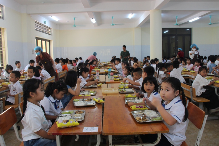 Tăng cường công tác đảm bảo bữa ăn bán trú cho học sinh- Ảnh 2.