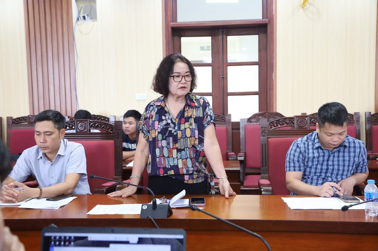 Phó Chủ tịch UBND xã Quang Minh Phạm Anh Tuấn nghe báo cáo tiến độ triển khai một số dự án đầu tư công- Ảnh 3.
