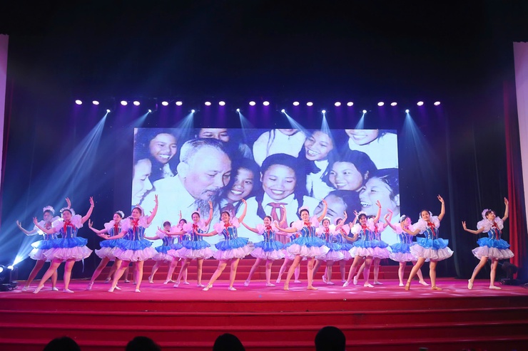 Đội thiếu nhi phường Hồng Hà đạt giải Nhì Chung khảo Hội thi “Thiếu nhi Thủ đô tuyên truyền sách; Múa hát tập thể và Ca khúc măng non” năm 2025- Ảnh 1.