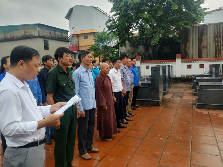 Dâng hương tri ân liệt sĩ trước thềm Đại hội MTTQ xã Tam Hưng- Ảnh 2.