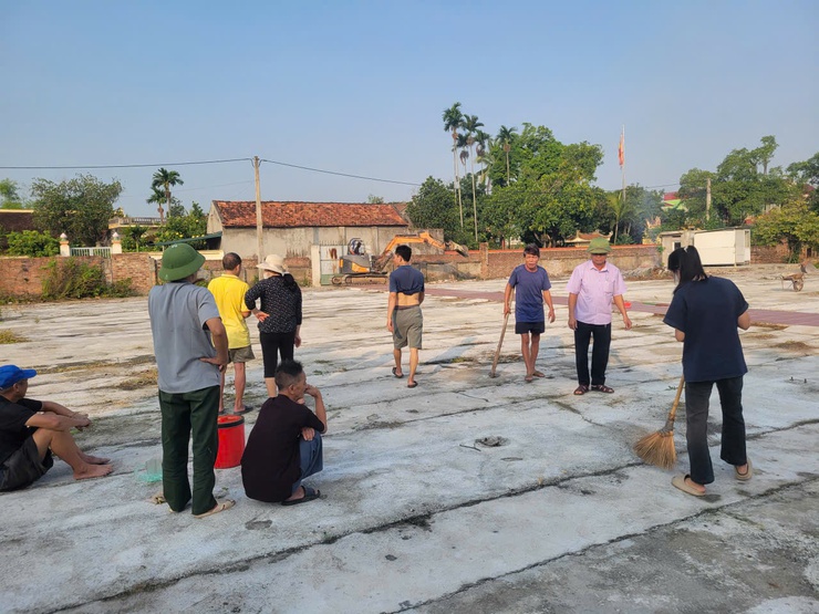 Hội Cựu chiến binh xã Tam Hưng ra quân vệ sinh môi trường: Hành động thiết thực chào mừng Đại hội MTTQ và Đại hội Cựu chiến binh nhiệm kỳ 2025 – 2030- Ảnh 2.