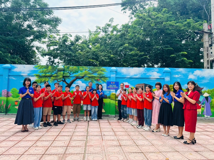 Gắn biển công trình thanh niên "Tranh tường bích họa - Tự hào Việt Nam" tại trường Tiểu học Ngũ Hiệp- Ảnh 8.