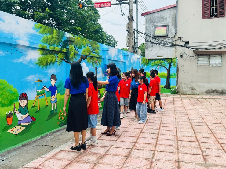 Gắn biển công trình thanh niên "Tranh tường bích họa - Tự hào Việt Nam" tại trường Tiểu học Ngũ Hiệp- Ảnh 6.